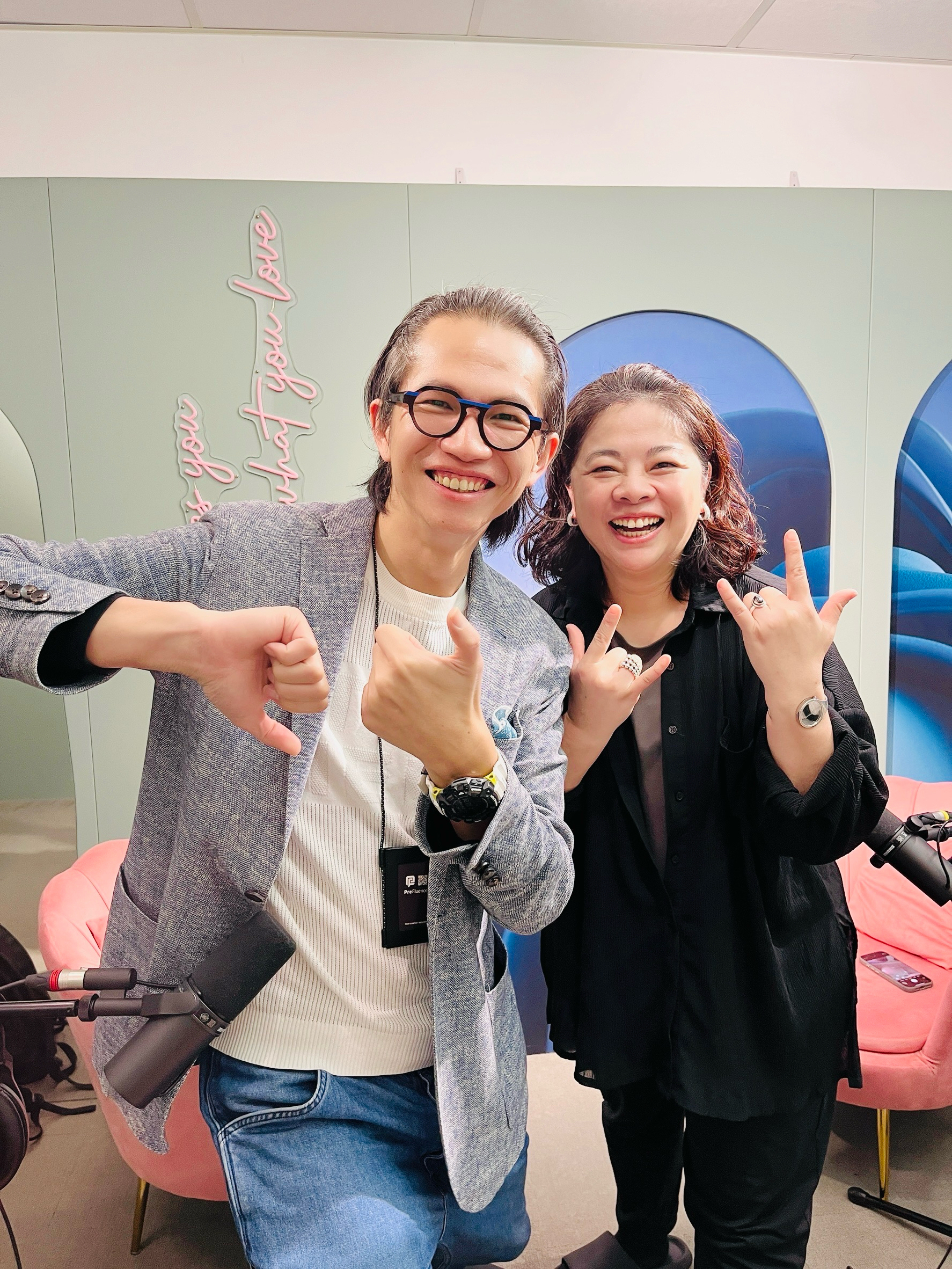 滑手機看什麼_賴婷婷